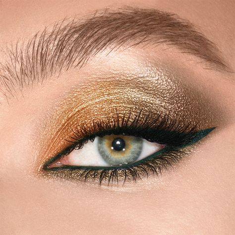 Jewel Tone Eye Makeup, Green Blue Eyes Makeup, Eye Make Up For Green Eyes, Green And White Eye Makeup, Make Up Looks For Green Eyes, Fall Makeup Looks For Green Eyes, Make Up For Green Outfit, Gold Eye Shadow Look, Gold And Green Makeup