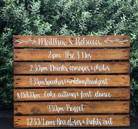 Wedding Redo, Pallet Wedding Signs, Country Wedding Pictures, Order Of The Day Wedding, Country Wedding Reception, Outdoor Country Wedding, Kiss The Bride, Pallet Wedding, Barn Wedding Decorations