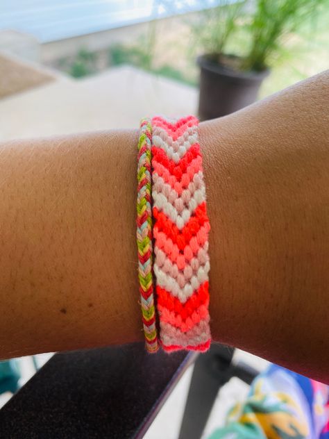 3 Color Chevron Bracelet Pattern, Cute Chevron Bracelet Colors, Chevron Friendship Bracelets Color Ideas, Neon Friendship Bracelets, Chevron Friendship Bracelets Colors, Bracket Color Combos, Chevron Bracelet Colors, String Bracelet Colors, Chevron Bracelet Color Ideas