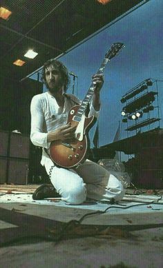 Untitled David Mcleod, Rock Pic, Guitar Legends, John Entwistle, Pete Townshend, Estilo Hippie, British Rock, Guitar Gear, Judas Priest