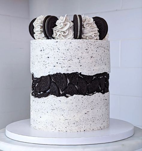 Ballet Birthday Cakes, Oreo Birthday Cake, Instagram Cookies, Buttercream Cake Designs, Cookies And Cream Cake, Elegant Birthday Cakes, 16 Birthday Cake, Birthday Cakes For Men, Creative Birthday Cakes