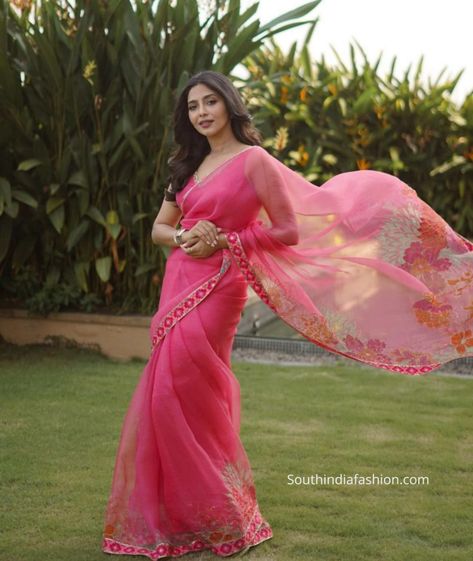 Pink Saree Silk, Pink Chiffon Saree, Aishwarya Lakshmi, Blouse Designs Saree, Aishwarya Lekshmi, Pink Organza Saree, Onam Outfits, Elegant Sarees, Floral Sarees