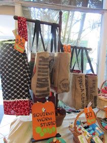 How To Display Handbags At Craft Fair, Organisation, Upcycling, Craft Show Purse Display Ideas, Displaying Bags At Craft Show, How To Display Bags At A Craft Show, How To Display Bags, Purse Display Ideas For Craft Shows, How To Display Tote Bags At A Craft Fair