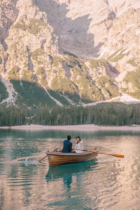 Couple In Nature Photo Ideas, Switzerland Engagement Photos, Dolomites Engagement, Dolomites Photoshoot, Italy Proposal, Switzerland Elopement, Shooting Couple, Couple Shooting, Prewedding Shoot