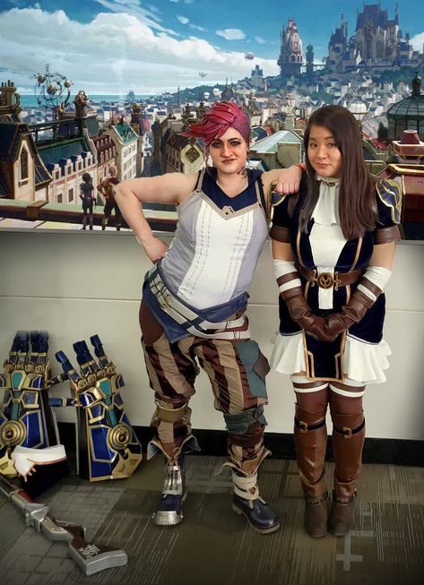 Vi and Caitlyn Kiramman from Arcane (and LOL) cosplays by Quite-a-Riot Cosplay. #arcanecosplay #viandcaitlyncosplay #cosplay #vicosplay #caitlynkirammancosplay #quiteariotcosplay #quiteariot Arcane Caitlyn Cosplay, Vi Arcane Cosplay, Arcane Cosplay, Vi And Caitlyn, Arcane Caitlyn, Vi Caitlyn, Vi Cosplay, Caitlyn Kiramman, Vi Arcane