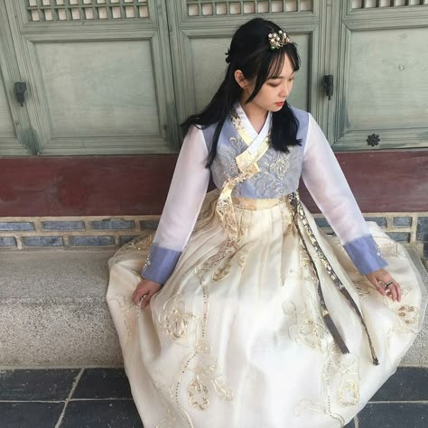 Pretty Hanbok Korean Dress, Korean Hanbok Aesthetic, Hanbok Traditional Princess, Purple Hanbok, Korean Hanbok Princesses, Princess Hanbok, Korean Traditional Outfit, Cute Hanbok, Hanbok Aesthetic