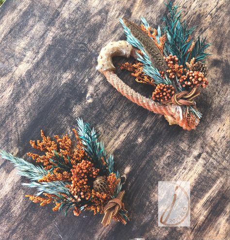 Western Corsage And Boutonniere, Western Wedding Boutonniere, Western Boutineer, Western Boutineer Ideas, Rope Boutonniere, Western Boutonniere, Western Corsage, Western Wedding Flowers, Western Bouquet