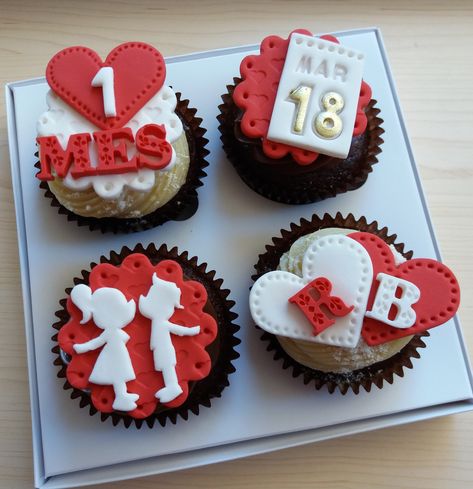 Romantic Bday Cake For Husband, Cupcakes San Valentin Fondant, Cupcakes Aniversario, Cupcakes San Valentin, Gym Cake, Anniversary Cupcakes, Foodie Pics, Valentines Baking, Cake For Husband