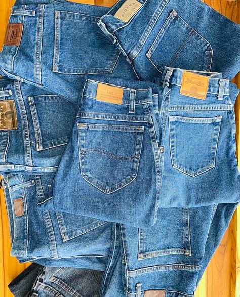 › jeans crafted with history, made for now! • classic mom jeans & boyfriend jeans: has highwaisted tapered to the legs finished with silver front buttons. available from size 24-42 🌴🥥 Vintage Thrift Stores, Jean Crafts, Vintage Thrift, Jeans Boyfriend, Boyfriend Jeans, Unique Vintage, Thrift Store, Mom Jeans, High Waisted