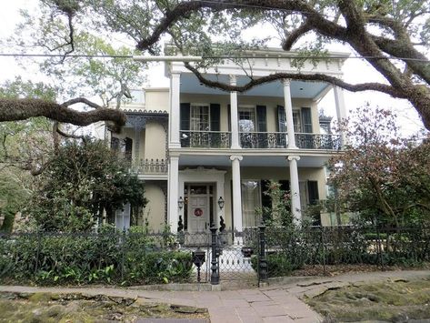 Brevard-Rice House - 1239 First Street - Mayfair Witches Mayfair Witches House, Ann Rice, New Orleans Mansion, Mayfair Witches, New Orleans Halloween, New Orleans Garden, New Orleans Garden District, Corinthian Columns, Witches House