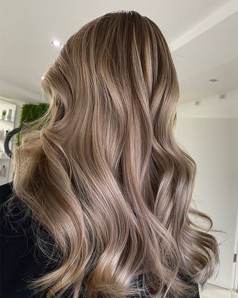 Rose Beige Balayage, Hair Colour 2023 Trends Women, Mushroom Blonde Highlights, Mushroom Blonde Balayage, Biscuit Blonde Hair, Cool Summer Hair, Soft Summer Hair Color, Mushroom Blonde Hair Color, Mushroom Hair Color