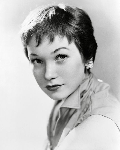 So many gorgeous short hairstyles! Love love love! Especially fond of the one in the photo: Shirley MacLaine, 1954 1950s Hairstyles Short, Vintage Short Hair, 1950s Shorts, Agyness Deyn, 1950s Hairstyles, Shirley Maclaine, Cool Short Hairstyles, Julie Andrews, Best Short Haircuts