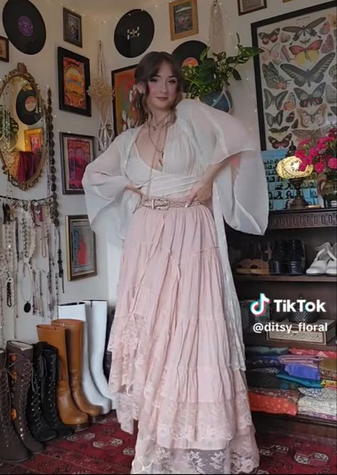 Pink Flowy Outfit, Pink Hippy Outfit, Ethereal Outfit Ideas, Pink Witch Aesthetic Outfit, Pink Witchy Outfits, Pastel Hippie Outfits, Pastel Boho Outfit, Whimsical Fairy Outfit, Pink Whimsigoth Outfit