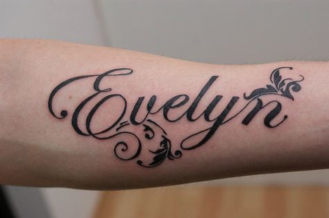 I like this E too :) Evelyn Name, Facebook Cover Photos Vintage, Eve Tattoo, Nice Tattoos, Cross Wallpaper, Omerta Tattoo, Iphone Wallpaper Classy, Phone Wallpaper Pink