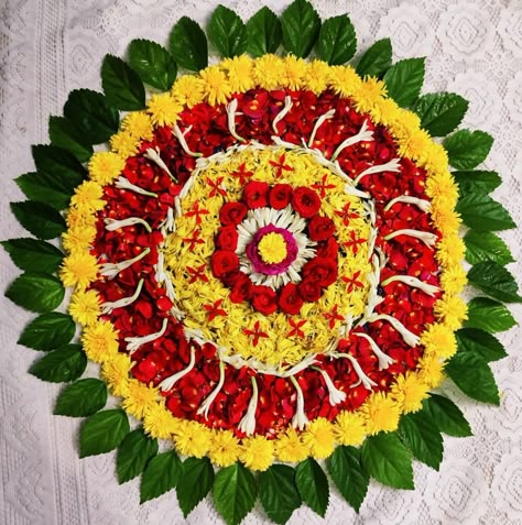 Real Flowers Rangoli Designs Ideas, Pookolam Design, Real Flower Rangoli Designs, Flower Rangoli Designs Creativity, House Mandir, Onam Decor, Diwali Designs, Flower Rangoli Designs, Navratri Rangoli