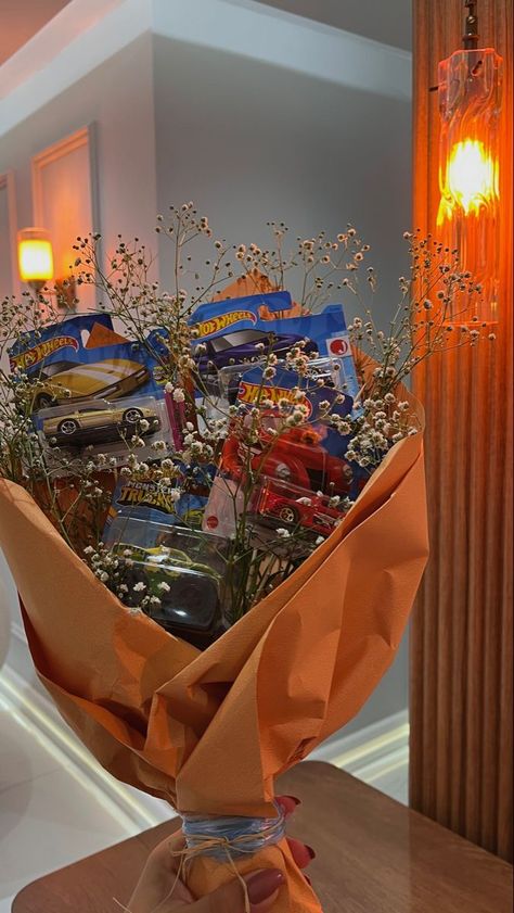 30+ Best & Creative Birthday Gifts For Boyfriend Who Has Everything Car Bouquet For Boyfriend, Hot Wheel Flower Bouquet, Car Flower Bouquet, Hotwheel Bouquets, How To Make A Hot Wheels Bouquet, Hot Wheels Bouquet Tutorial, Hot Wheels Flower Bouquet, Boyfriend Bouquet For Him, Redbull Bouquet