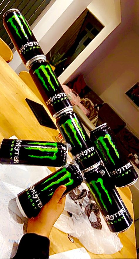 Monster Energy Crown, Energy Drink Crafts, Things To Make With Cans, Monster Drink Ideas, Monster Cans Diy, Monster Energy Drinks, Pop Can Crafts, Monster Room, Monster Decorations