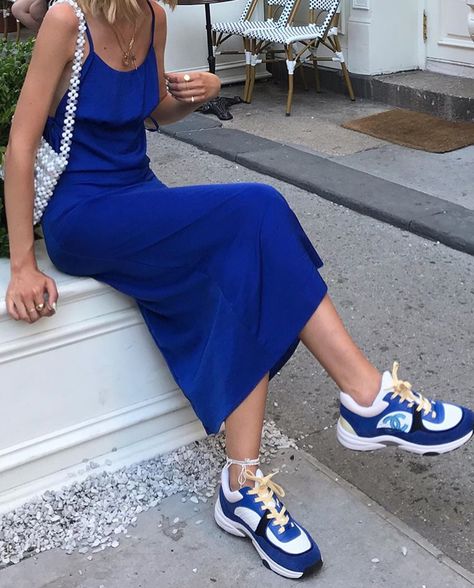 Cobalt Blue Dress Outfit, Blue Clothes Aesthetic, Blue Sneakers Outfit, Cobalt Blue Outfit, Outfit With Sneakers, Blue Dress Outfit, Royal Blue Outfits, Blue Dress Outfits, Outfit Sneakers