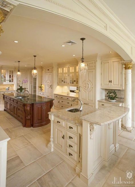 T European Kitchens, Fabulous Kitchens, European Home Decor, Marble Counter, Versace Home, Design Del Prodotto, Luxury Kitchens, Large Kitchen, Counter Tops