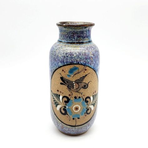 Netz Tonala Mexican Vase Folk Art Pottery Stoneware Cylinder Brown Blue Green Glaze Signed Beautiful, Artist Handcrafted Vase. Signed By The Artist And Marked Mexico. Measures 9" Tall With A 2-1/2" Diameter Opening. Appears To Be Unused. * Comes From A Smoke-Free Environment * Super Fast Shipping: We Ship Out The Same Or Next Business Day! Mexican Vase, Red Ceramic Vase, Chinoiserie Planter, Postmodern Art, Asian Vases, Art Deco Pink, Blue And White Chinoiserie, Stone Vase, Hull Pottery