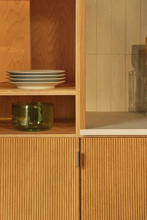 Ribbed Cabinet, Oak Wood Kitchen, Wood Kitchen Cabinet, Ikea Units, Plywood Kitchen, Color Unit, Pale Wood, Plywood Cabinets, Kitchen Company