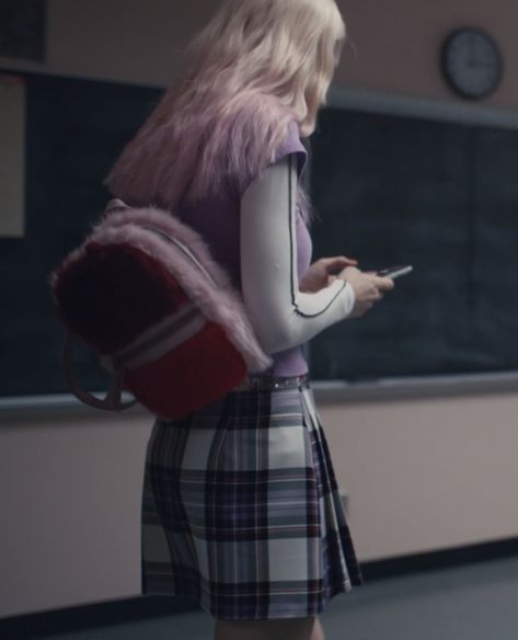 #julesvaughn #hunterschafer #euphoria Lapped Seam, Euphoria Jules, Dyke Fashion, Jules Euphoria, Jules Vaughn, Euphoria Fashion, Iconic Outfits, Androgynous Look, Style Transformation