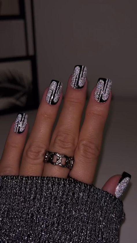 Tuxedo Nails, Disco Nails, Reflective Nails, Fancy Nail Art, Unghie Sfumate, Fancy Nails Designs, Beauty Nails Design, Gel Nails Diy, Nails Design With Rhinestones