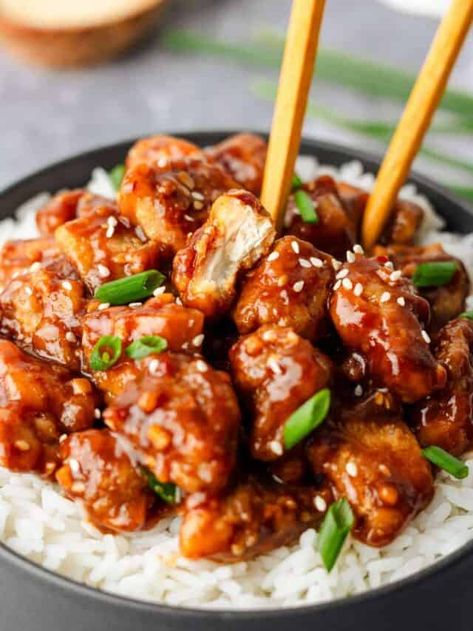 General Tso Chicken - Better Than Take-Out! - The Yummy Bowl Tao Chicken Recipe, Dinner Around The World, General Tao Chicken, Poulet General Tao, Yummy Bowl, Chicken Delight, Tso Chicken, Chicken Rice Bowls, General Tso Chicken