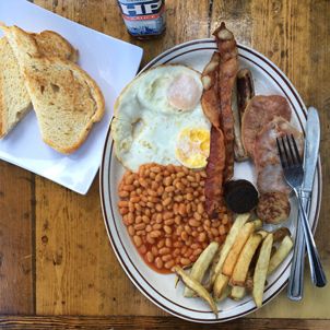 British Breakfast Recipes, Ham Scalloped Potatoes, English Breakfast Sausage, White Pudding, Full Irish Breakfast, British Breakfast, Irish Recipes Authentic, Hp Sauce, Spring Peas