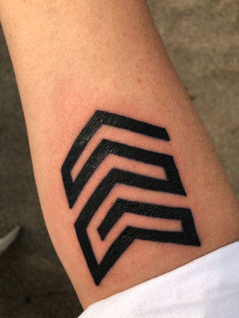 Chevron Tattoo, Arm Band Tattoo, Men Tattoos, Band Tattoo, Mehndi Designs For Fingers, Minimalist Tattoo, Mehndi Designs, Arm Band, Tattoos For Guys