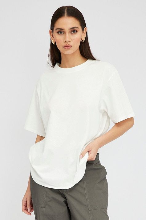 Made from cotton, this white t-shirt is size XL for regular-size women of 18-34 years of age. Designed in Australia, but imported. Machine wash cold Modeling Shirt Poses, Cream Oversized Tshirt, T Shirt Poses Women, Over Size T Shirt Outfit, White Tshirt Outfit Women, White T Shirt Outfit, White Oversized Shirt, White Tshirt Outfit, Oversized White T Shirt