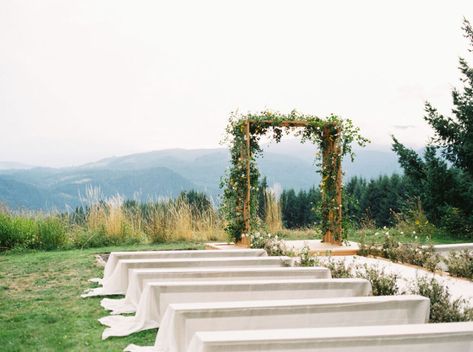 Ceremony Wooden Arch, Wedding Bench Decor, Wedding Bench Seating, Wildflower Greenery, Wedding Mantle, Outside Wedding Ceremonies, Wedding Bench, Ceremony Decorations Outdoor, Wildflower Decor