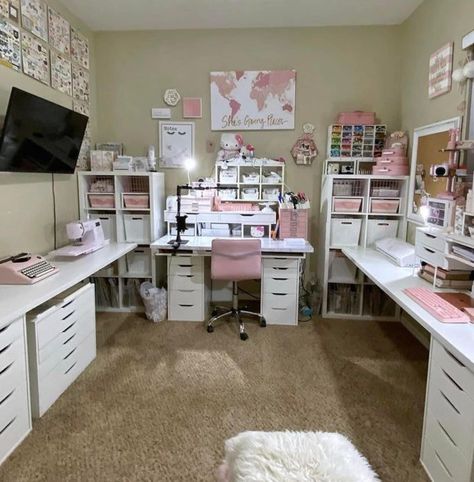 Craft Room Layout, Office Craft Room Combo, Craft Room Organisation, Sewing Room Design, Dream Craft Room, Deco Studio, Craft Room Design, Diy Craft Room, Scrapbook Room