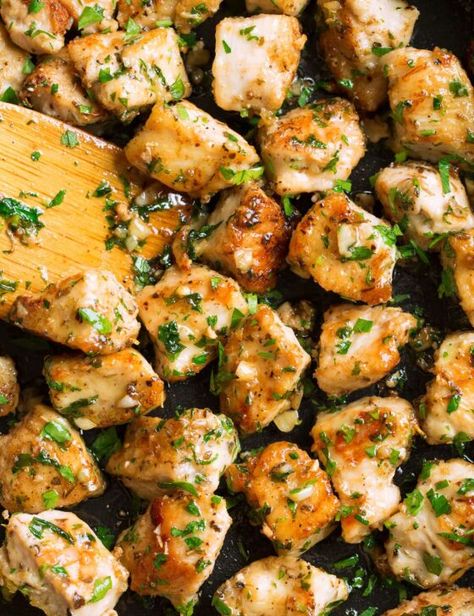 Ayam Mentega, Cubed Chicken, Chicken Bites Recipes, Lazy Dinners, Healthy Chicken Breast, 15 Minute Meals, Garlic Butter Chicken, Chicken Breast Recipes Healthy, Chicken Bites