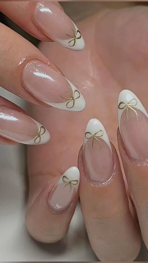 Summer Nails With Bows, Coquette Almond Nails, Athletic Nails, Nail Design Gold, Preppy Nails, Paznokcie Hello Kitty, Bow Nail Designs, Teen Nails, Nyc Nails