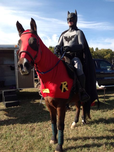 Batman riding Robin! lol no just me and Salty in a costume contest. Horse Halloween Ideas, Horse Fancy Dress, Horse Halloween Costumes, Batman Costume, Duo Halloween Costumes, Horse Dress, Horse Costumes, Hallowen Costume, Pet Halloween Costumes