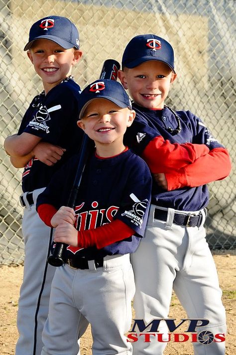 Baseball Buddies by Andy Stockglausner on 500px Brother Baseball Photoshoot, Kids Baseball Pictures, Baseball Individual Pictures, Baseball Kids Photoshoot, Youth Baseball Pictures Poses, Baseball Team Pictures, Independent Day, Softball Photography, Baseball Family