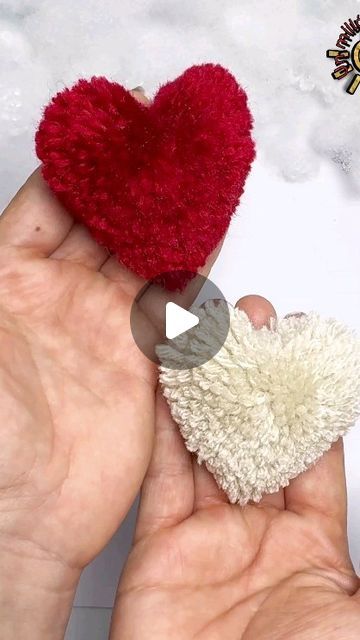 Diy Pom Poms, Diy Heart, Studio Diy, Easter Decorations Dollar Store, Diy Crafts Videos, Easy Diy Crafts, Valentine Crafts, Valentine Decorations, Valentines Diy