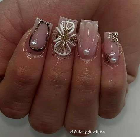 Gold Flower Nails, Nails Nyc, Heavenly Nails, Nail Palette, Classy Acrylic, Nyc Nails, Acrylic Toe Nails, 27th Birthday, Nails Today