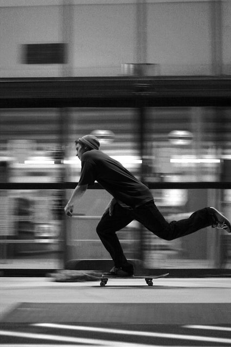 Grunge Paris Aesthetic, Action Photography Ideas, Speed Aesthetic, Panning Photography, Motion Blur Photography, Movement Photography, Shutter Speed Photography, Skate Photos, Fast Shutter Speed