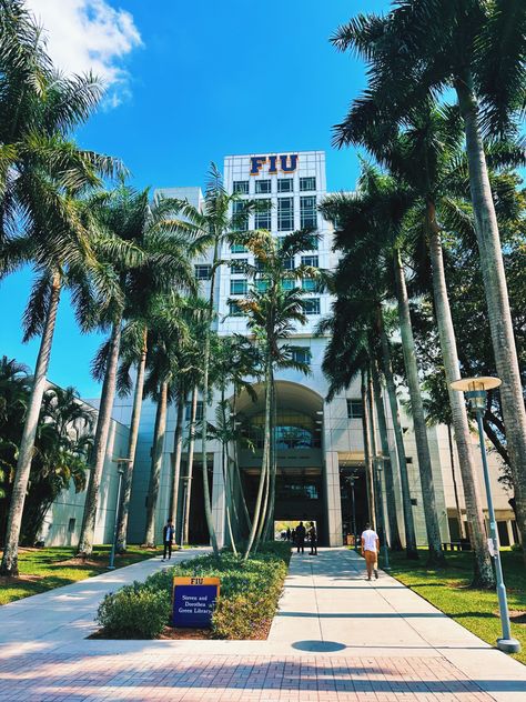 Florida International University Campus, Fiu College Aesthetic, Fiu College, Campus Aesthetic, Miami Dade College, College Vibes, Dream University, Miami Vibes, Colleges In Florida