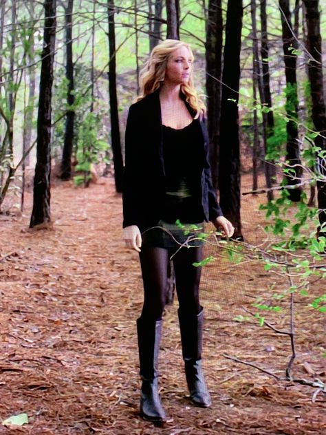 Caroline Forbes Outfit Season 3 ep. 19 Vampire Diaries Outfits Caroline Forbes, Caroline Outfits Vampire Diaries, Caroline Tvd Outfits, Caroline Forbes Halloween Costume, Caroline Forbes Costume, Caroline Forbes Inspired Outfits, Caroline Outfit, Caroline From Vampire Diaries, Caroline Outfits