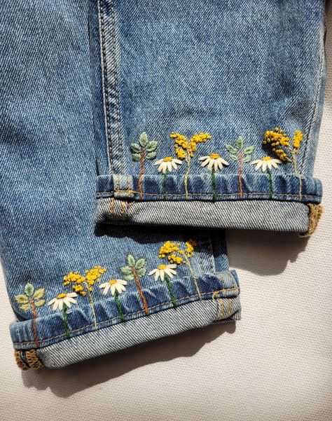 Cross Stitch Onto Clothes, Embroidered Jeans Hem Diy, Denim Pants Embroidery, Embroidered Jean Hems, Jeans Embroidery Flower, Jeans Thread Design, Embroidery Jeans Leg, Cute Jeans Embroidery, Embroidered Jean Cuffs