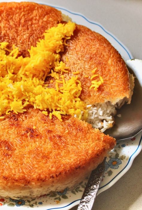 Tahdig Recipe, Rice Crust, Persian Rice, Iranian Recipes, Iranian Cuisine, Saffron Rice, Persian Cuisine, Iranian Food, Persian Food