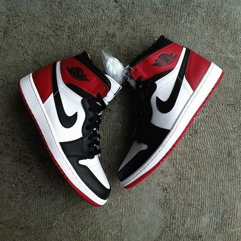 Jordan Shoes Sepatu Air Jordan, Air Jordan 1 Black, Branded Sneakers, Jordan 1 Black Toe, Jordan Swag, Jordan 1 Black, Trendy Shoes Sneakers, Nike Shoes Girls, Nike Fashion Shoes