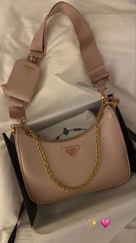 Tas Louis Vuitton, Sac Louis Vuitton, Trendy Purses, Luxury Bags Collection, Aesthetic Bags, Jordan Outfits, Girly Bags, Luxury Purses, Fancy Bags