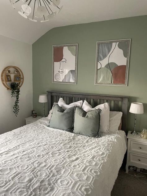 Sage Green Gray And White Bedroom, Gray And Sage Green Bedroom, Sage And Gray Bedroom, Grey And Sage Bedroom, Sage And Black Bedroom, Forest Green Room Ideas Bedroom, Green And Grey Room, Grey And Sage Green Bedroom, Sage And Grey Bedroom