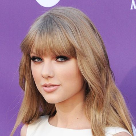 Your mom may have called it dishwater blonde but Taylor Swift's dark blonde almost brown shade is now the most coveted... Taylor Swift Hair Color 2023, Taylor Swift Hair Color Formula, Taylor Swift Blonde, Dishwater Blonde Hair, Blonde Hair With Purple Tips, Taylor Swift Hair Color, Dishwater Blonde, Ash Blonde Hair Dye, Carrie Underwood Hair