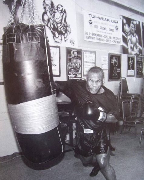 While Mike Tyson was running at 4:30 am a reporter asked him: Why are you running so early? Then he replied confidently:  Because I know that while I train  my opponent is still sleeping. #dowhattheywont // athorganics.com Jiu Jutsu, Mighty Mike, Mike Tyson Boxing, Boxing Images, Muhammed Ali, Boxing Posters, Boxing History, Boxing Champions, Boxing Gym