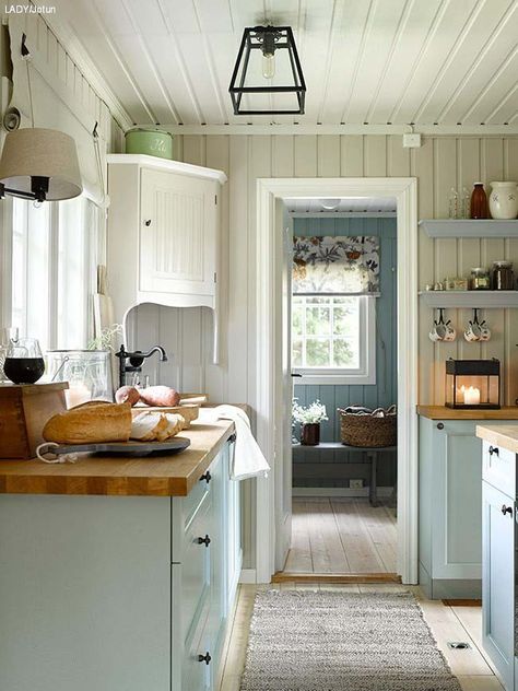 Cottage Kitchens, Norwegian Cabin, Cottage Makeover, Scandinavian Cottage, Swedish Cottage, Swedish Decor, Casa Country, Cottage Interior, Blue Cabinets